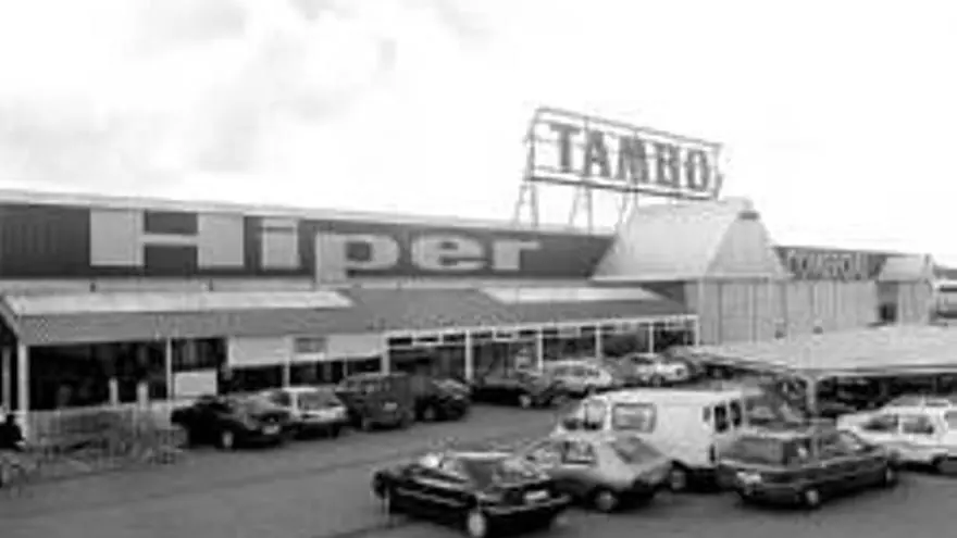 Vista exterior del Hiper Tambo de Hipercash en sus primeros años